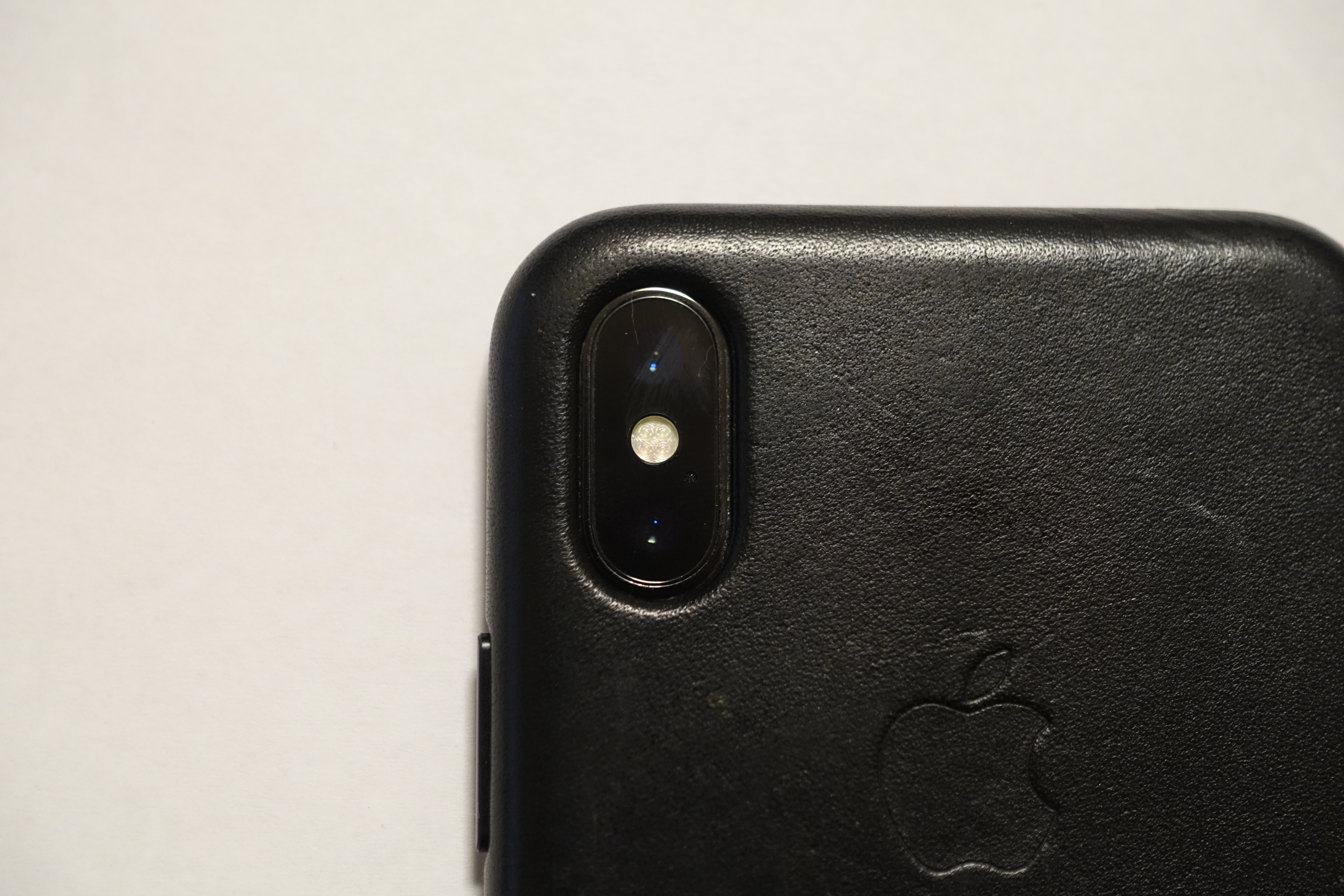 iPhone X純正革ケース