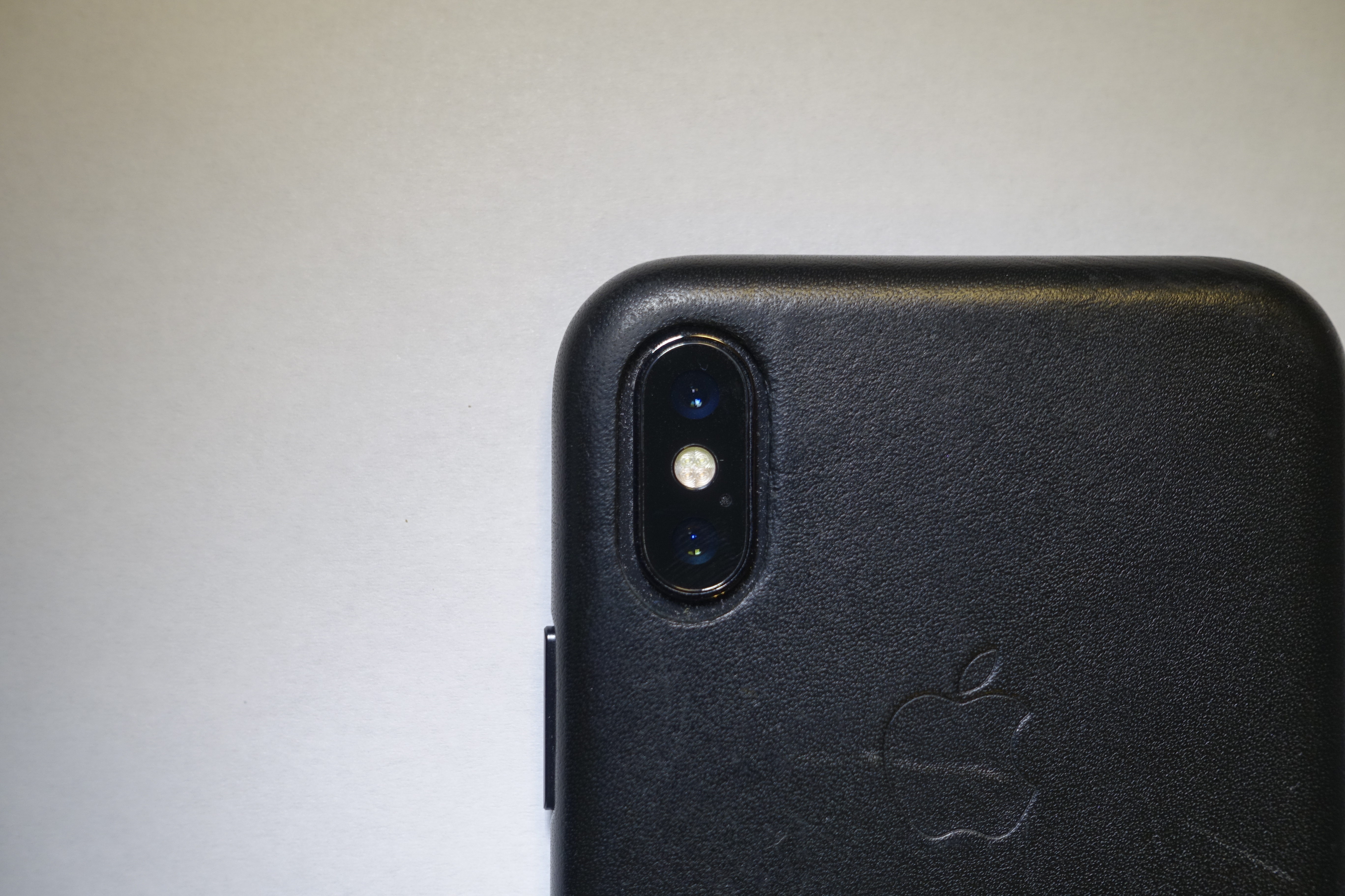 iPhone X純正革ケース
