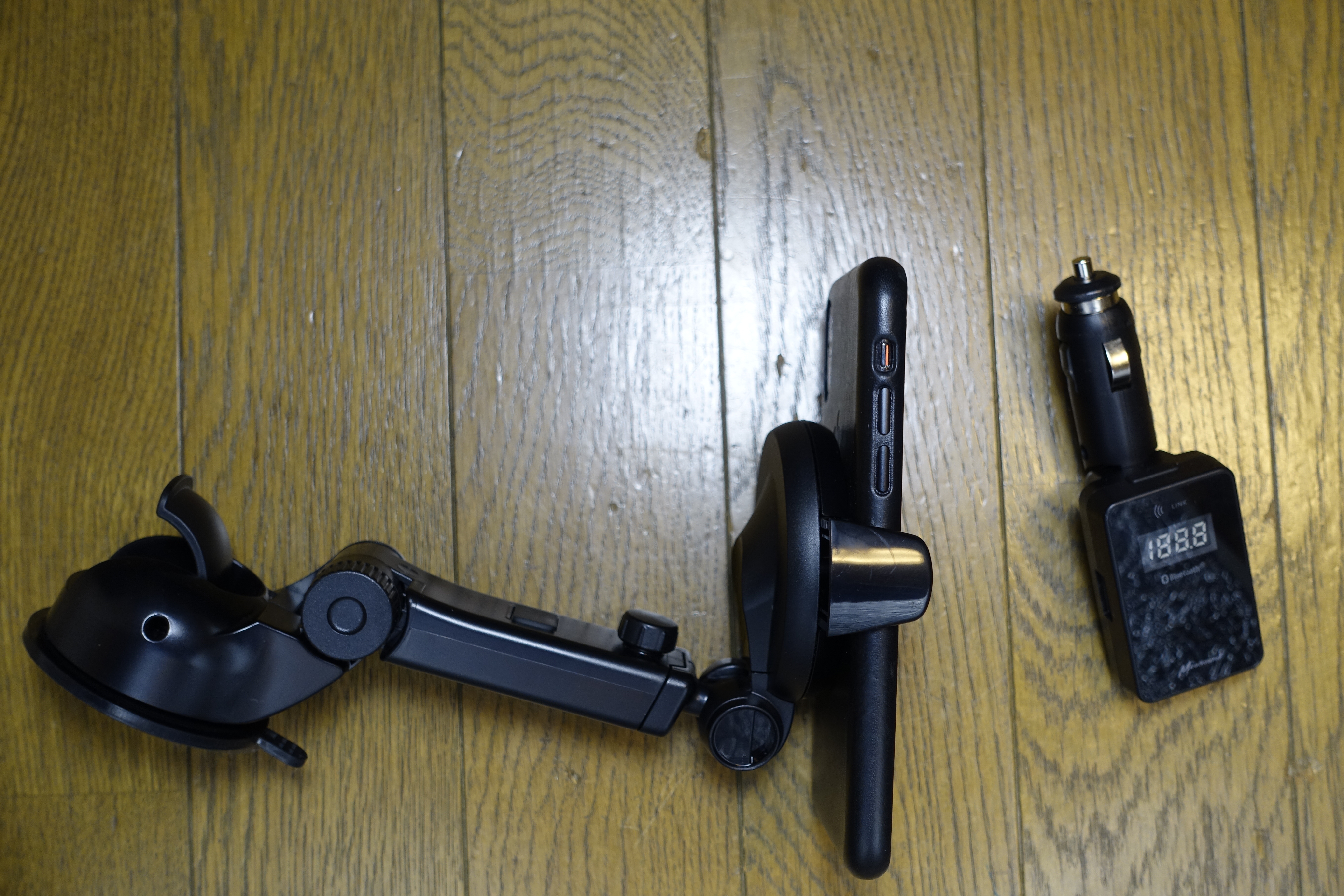 スマホスタンド＆FMトランスミッター